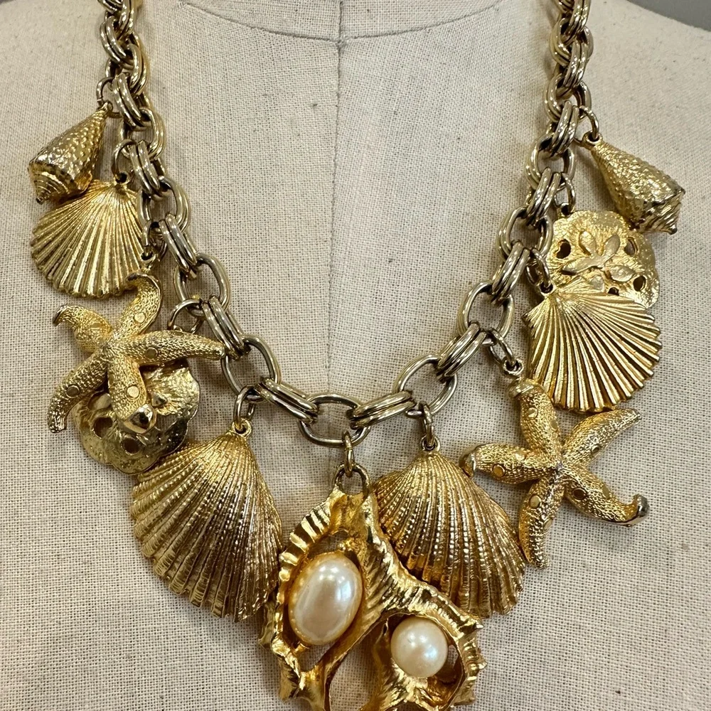 Vintage Gold Tone Metal Tropical Beach Shell and Starfish Statement Necklace - Picture 5 of 8